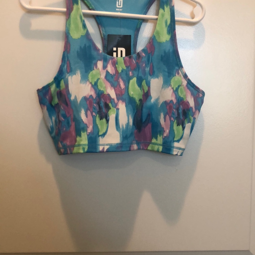 Gil’s sport cropped tank top